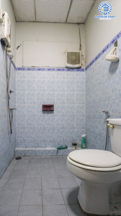 *****บ้านเดี่ยวมือสองย่านนนทบุรี ม.ซอยคุ้มบัวทอง บางกรวย-ไทรน้อย เนื้อที่กว้างขวางมากถึง 75 ตร.ว. ฟังก์ชัน 2 ห้องนอน 1 ห้องน้ำ 2 ที่จอดรถ บ้านชั้นเดี่ยว มีโกดัง บนทำเลเยี่ยม เดินทางสะดวก เชื่อมต่อถ.บางกรวย-ไทรน้อย, ถ.รัตนาธิเบศร์, ถ.กาญจนาฯ สนใจจองเลย!